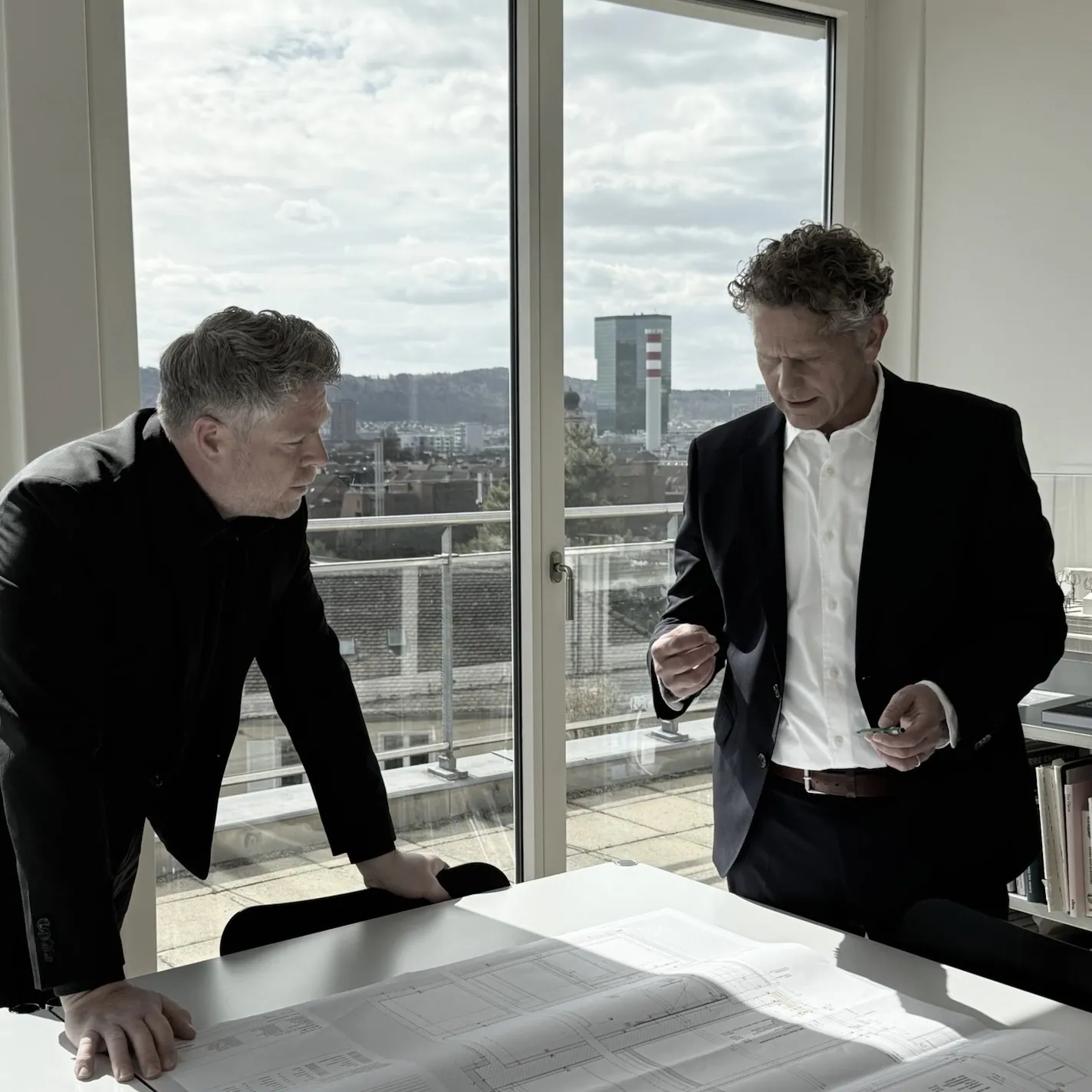 Martin Delco und Stefan Kindlimann im Büro in Zürich